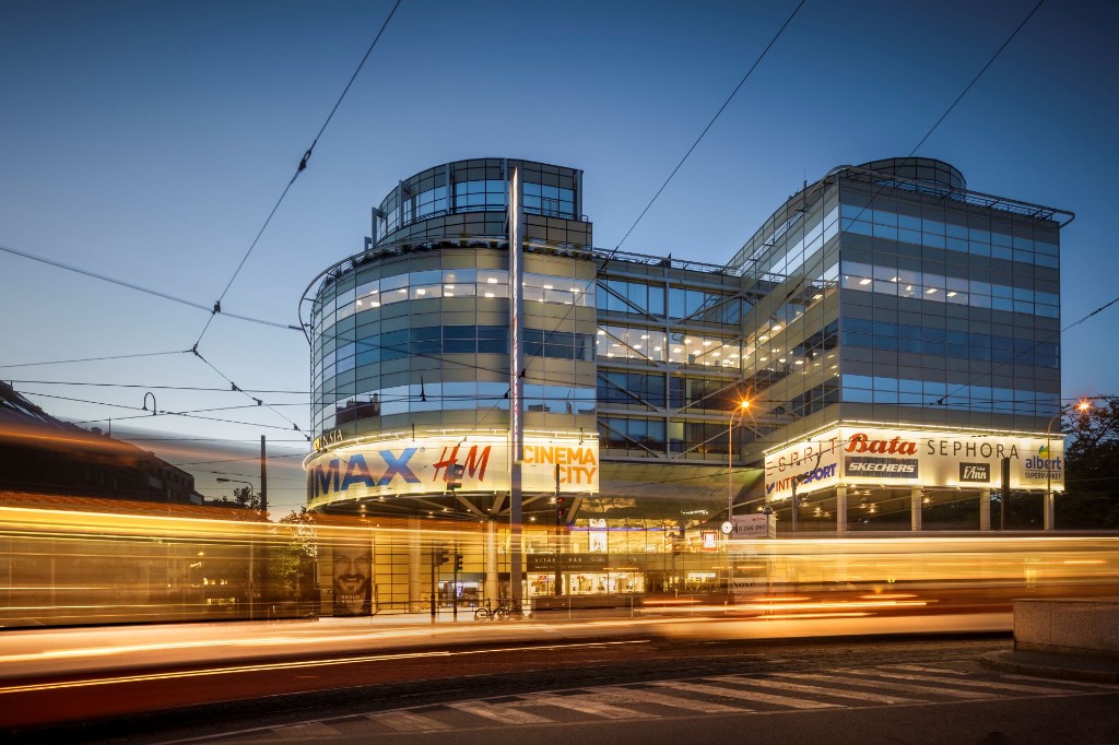 OC Flora na Vinohradské ulici v Praze 3, budova se sídlem CEE Real Estate